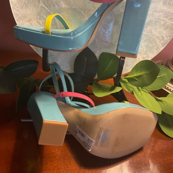 Marc Fischer Acres Heeled Strapy Sandal. In yellow, pink and blue. NWT’S. Size 6 - Picture 9 of 13